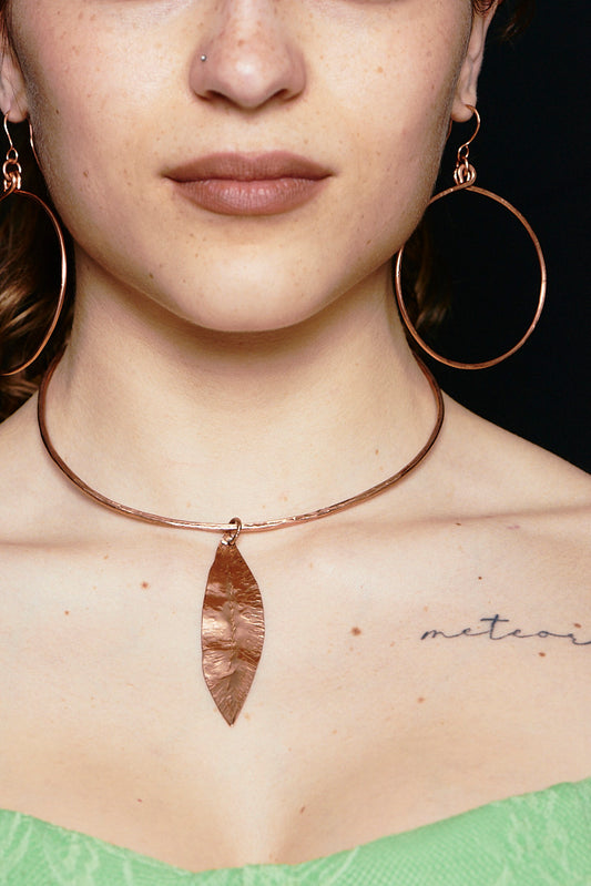 Sospesa – Copper Parure with Floating Hoops and Leaf Pendant